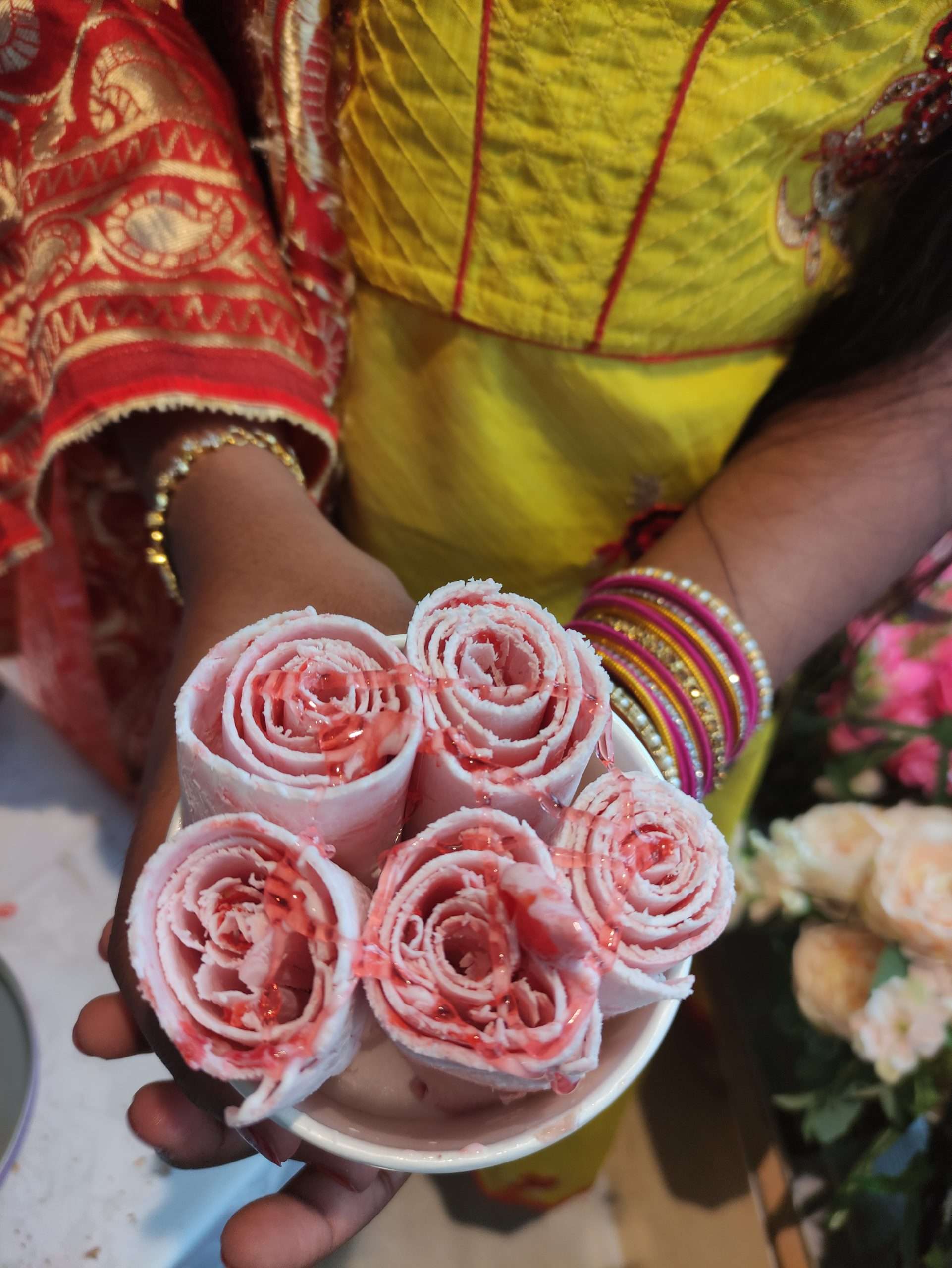 ice cream rolls at hindi wedding